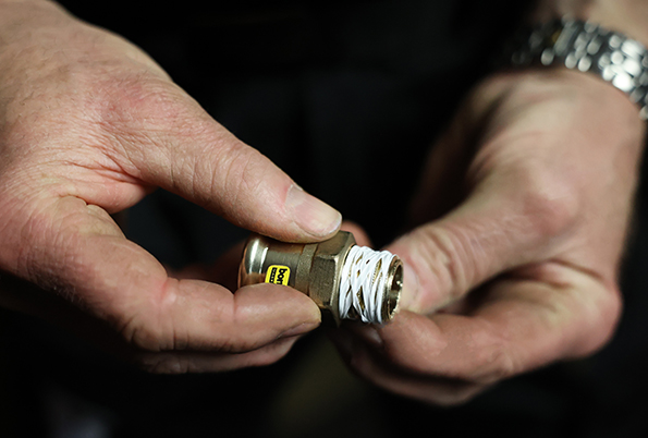 Fitting omwikkeld met FittingFix PTFE afdichtingskoord